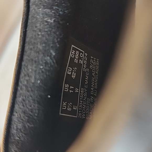 NWT Clarks Black Leather Slip on Side Zip Loafer Shoe Size 11 Wide - Picture 15 of 15